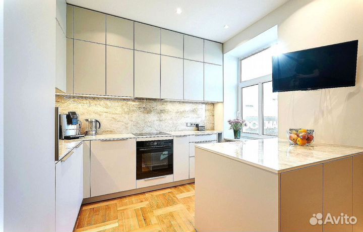 Кухня до потолка