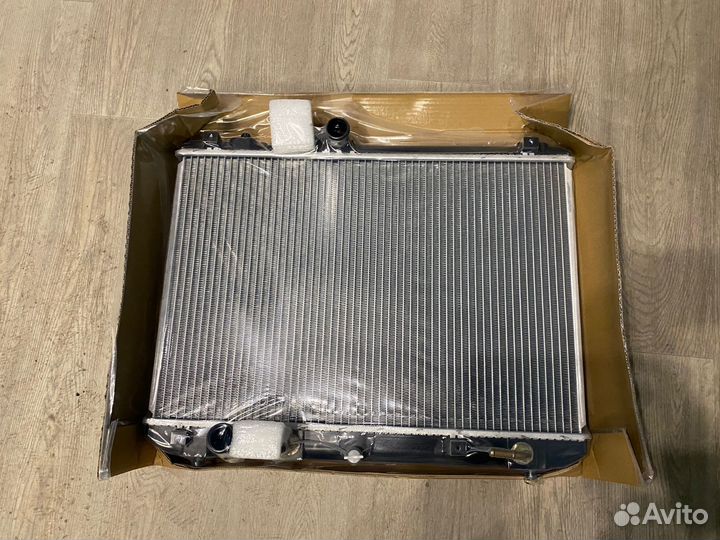 Радиатор охлаждения Suzuki sx4