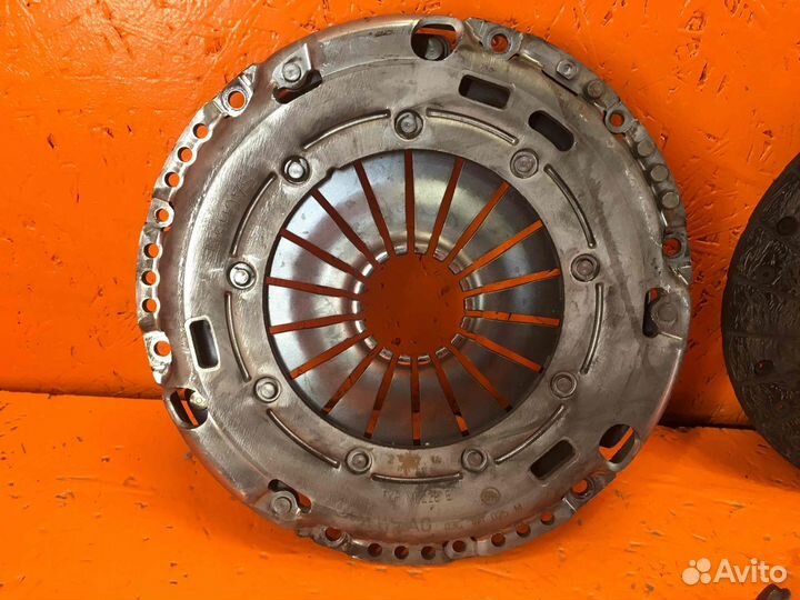 Маховик Volkswagen 2010 Touran