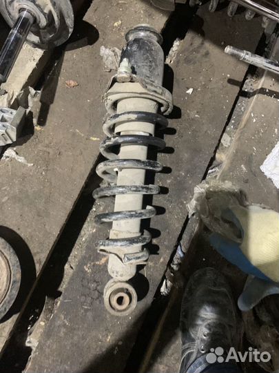 Задний амортизатор Тойота Авенсис T25