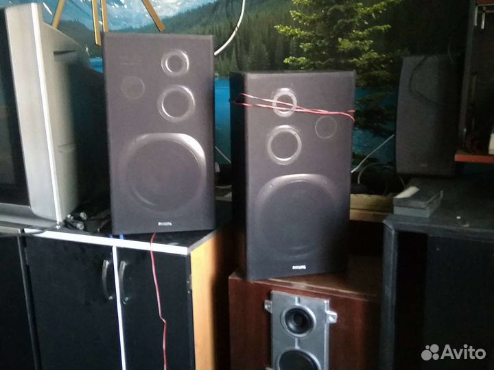 Катушечный магнитофон и колонки