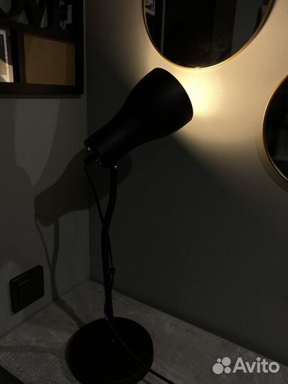 Лампа IKEA настольная черная металлическая