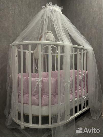 Кроватка для новорожденных с маятником