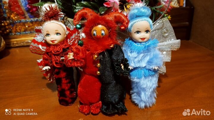 Куколки -бабочки и клоун