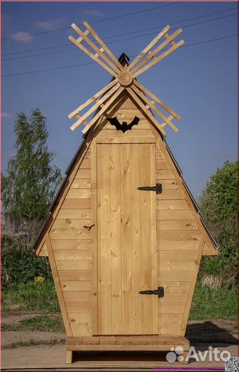 Уличный туалет деревянный KEY667