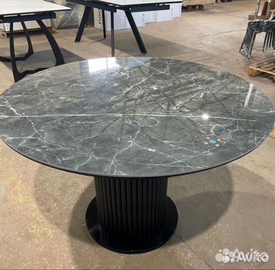 Круглый стол из керамогранита раскладной