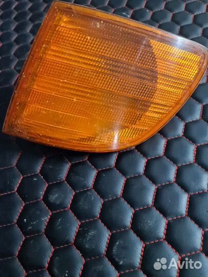 Поворотник левый Mercedes W638