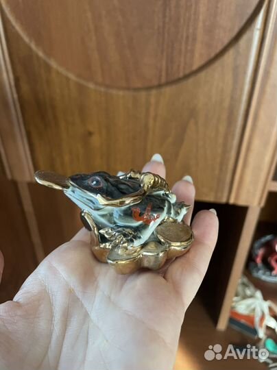 Статуэтка лягушка