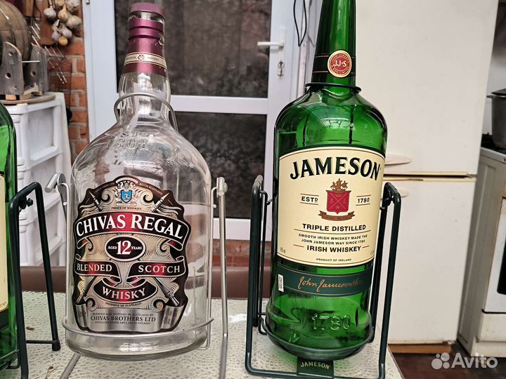 Бутылка на качелях