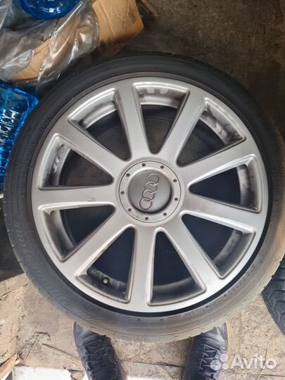 Комплект дисков и шин R20 для Audi (4E0601025AF)