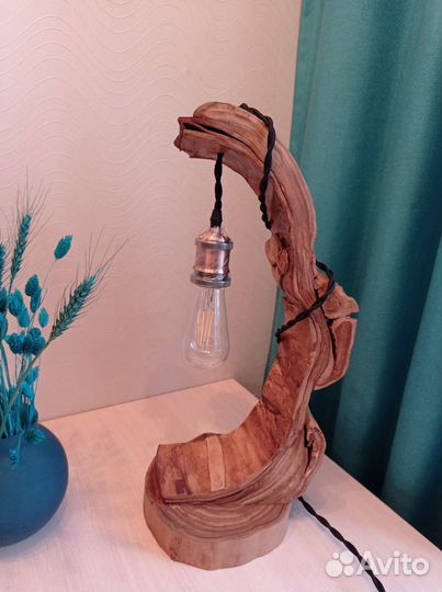 Светильник из дерева