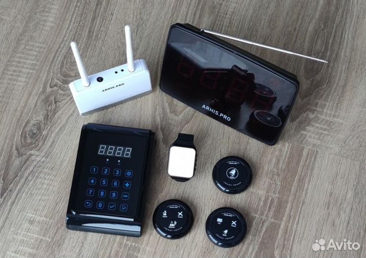 Кнопка вызова персонала с приемником часы