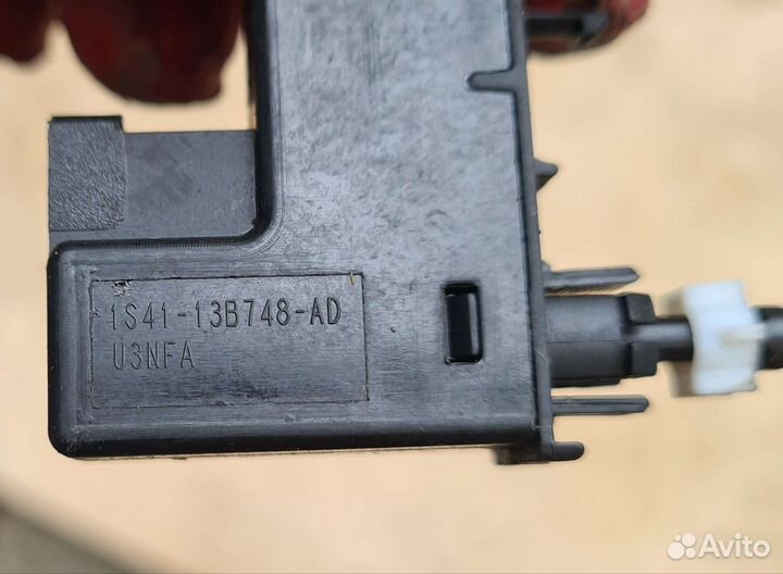 Выключатель концевой бардачка Ford Focus 2 рест