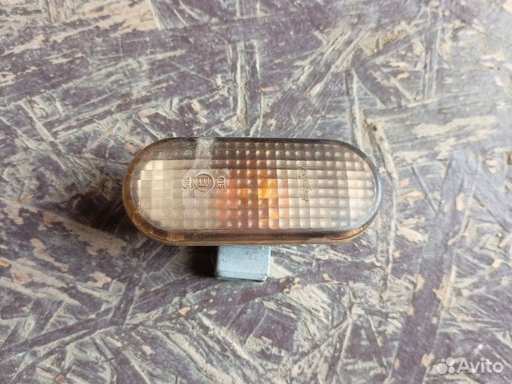 Повторитель на крыло Volkswagen Golf 1997 передний