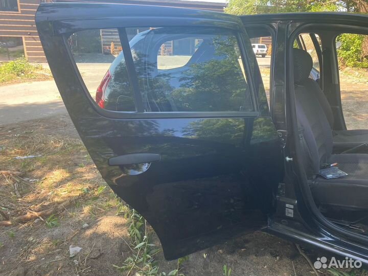 Дверь рено сандеро,рено дастер