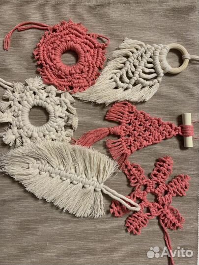 Елочные игрушки макраме
