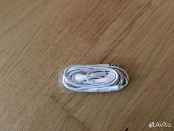 Наушники Apple