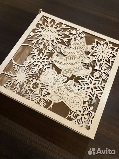 Подарочная новогодняя коробка из дерева