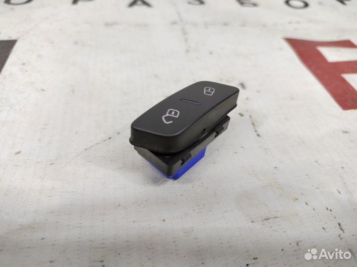 Кнопка центрального замка Volkswagen Passat B7 CDA
