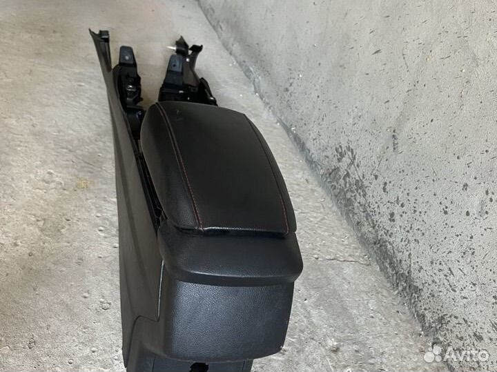 Подлокотник