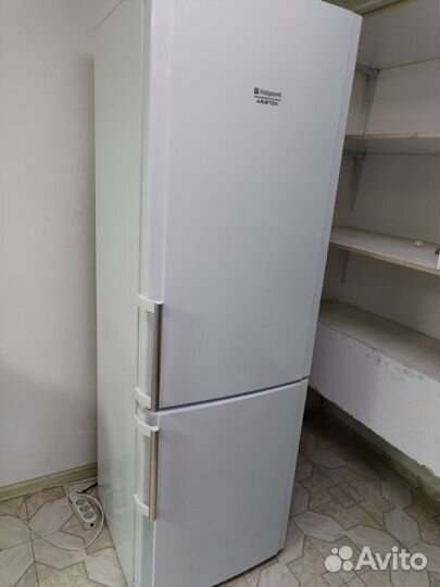 Холодильник Hotpoint-Ariston