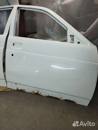 Дверь передняя правая priora