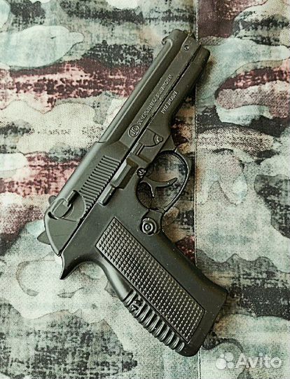 Модель пистолета Берета 92F с кобурой зажигалка