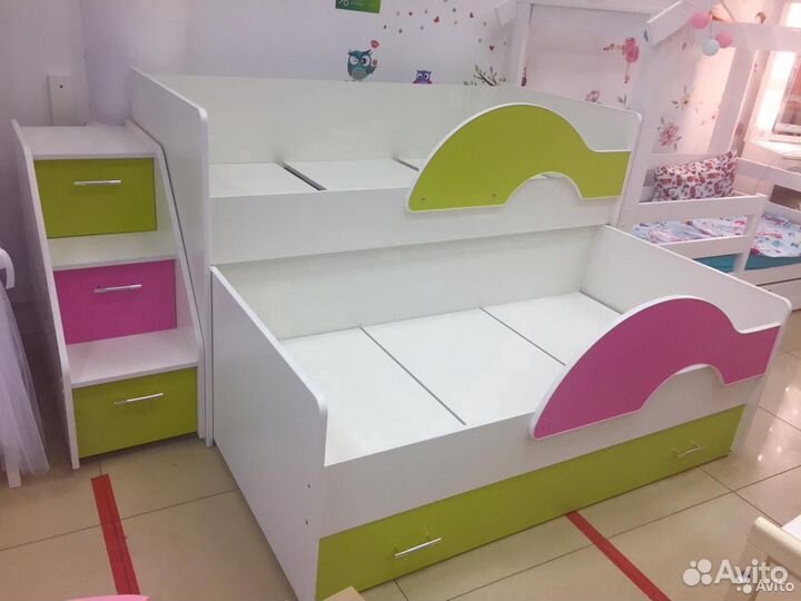 Двухъярусная кровать