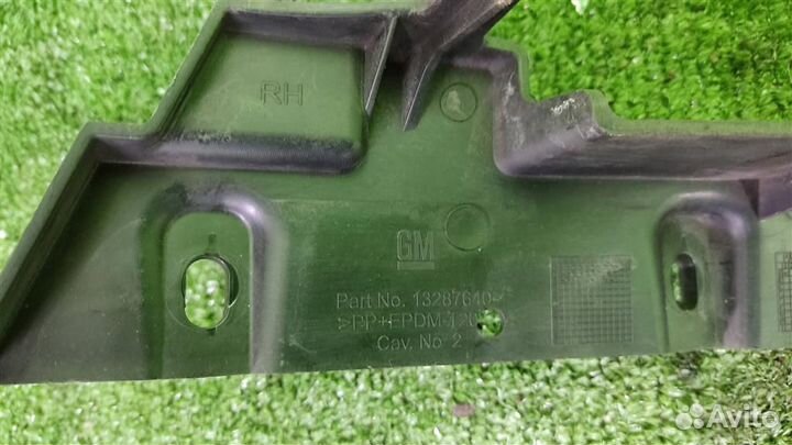 Кронштейн бампера переднего правый Opel Astra J 2