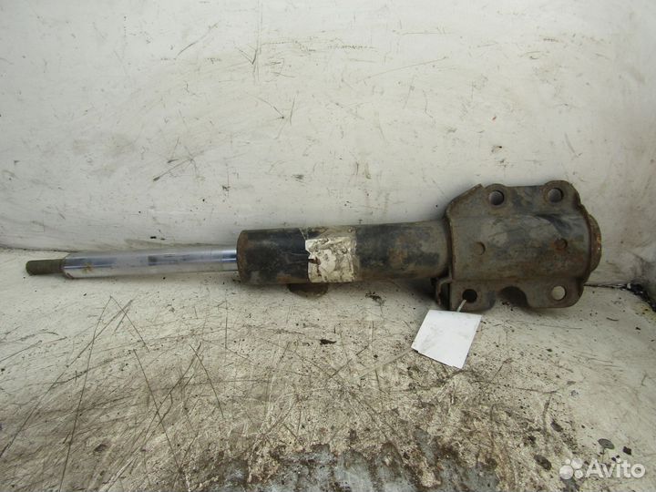 Амортизатор передний Лев. Фольксваген LT 2004г