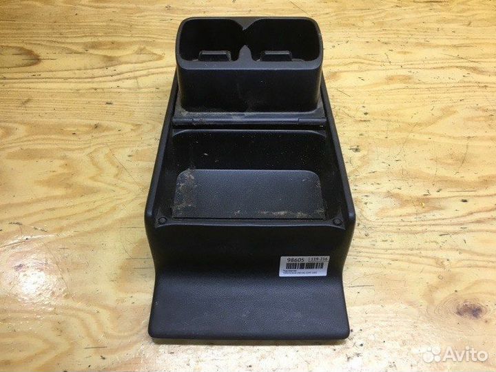 Подстаканник Toyota Wish ZNE10G 1zzfe 2003