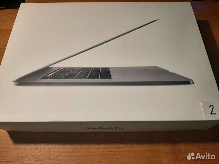 Коробки из под Apple