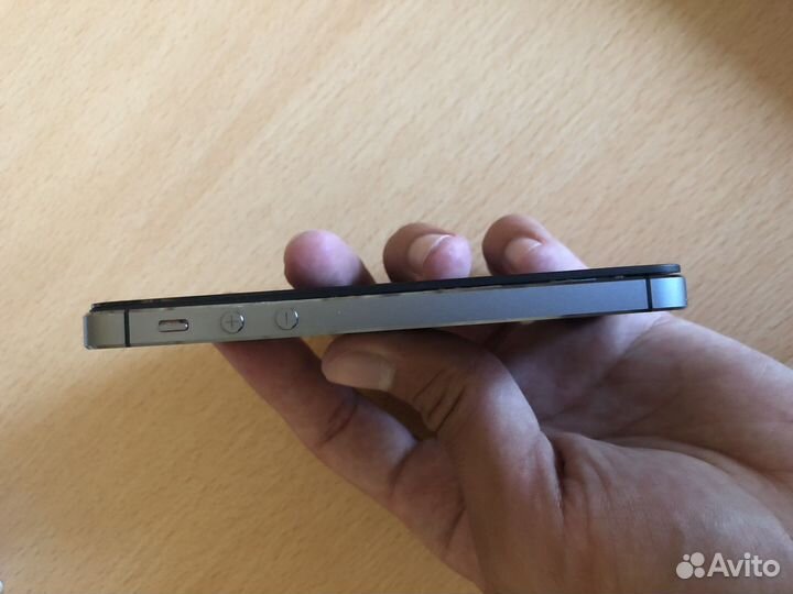 Телефон iPhone 5S