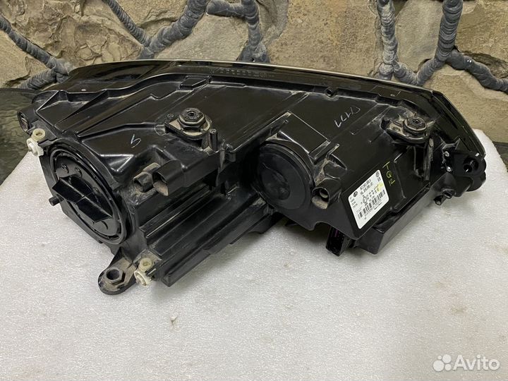 Фара левая Volkswagen Jetta 6 галоген оригинал