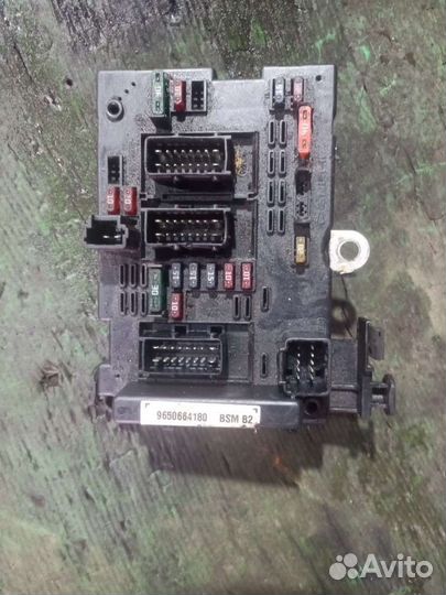 Блок предохранителей Peugeot 307 2002г. 9650664180