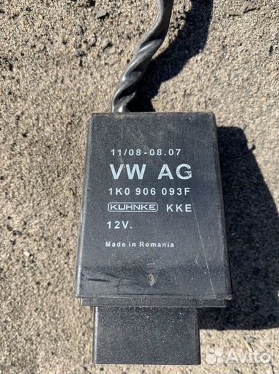 Блок управления бензонасосом Volkswagen Skoda