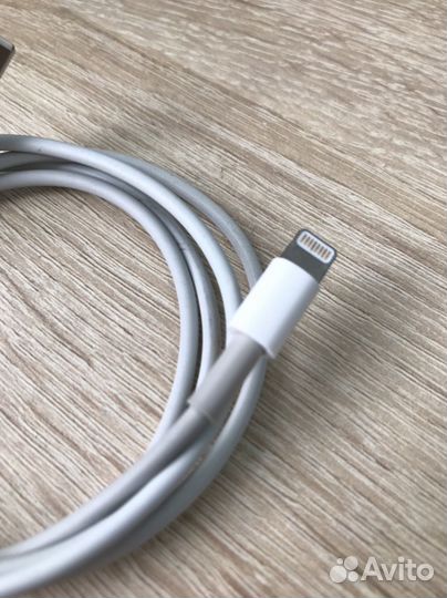 Оригинальный кабель на iPhone
