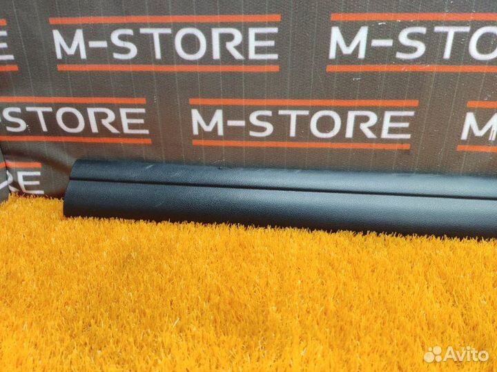 Накладка на порог салона передняя правая Bmw