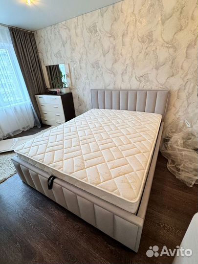 Кровать двуспальная мягкая с подъёмным ортопедом