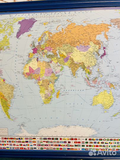 Карта мира на стену в деревянной раме