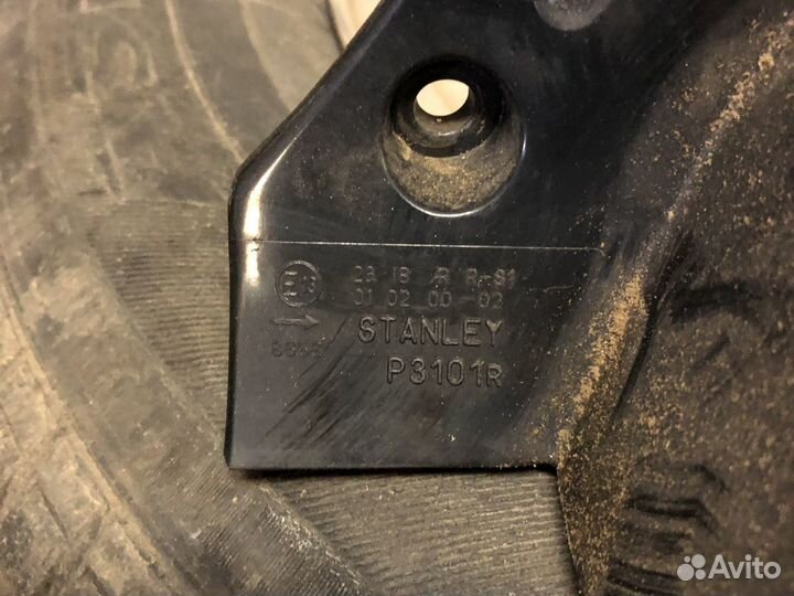 Фара правая на mitsubishi lancer 9