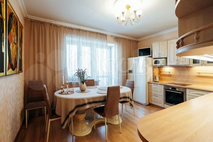 3-к. квартира, 93 м², 10/14 эт.