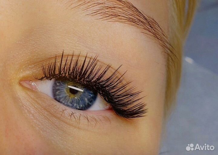 Наращивание ресниц, оформление бровей