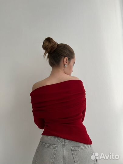 Кофта с открытими плечами