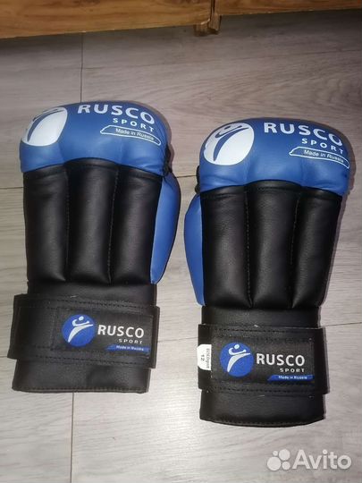 Перчатки для единоборств