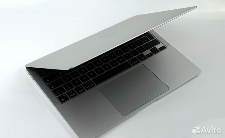 MacBook Air M1 8/256Gb Silver /Магазин/Новый