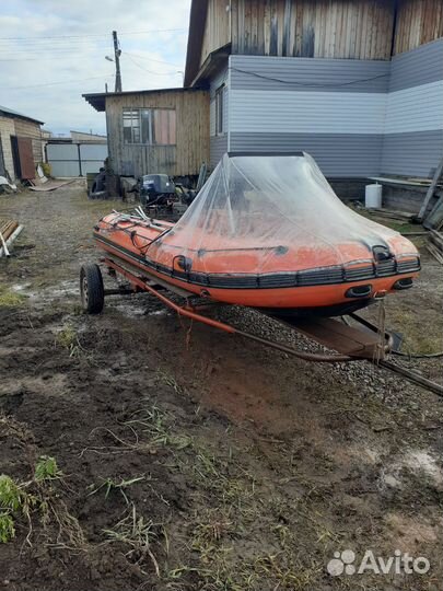 Лодка с мотором