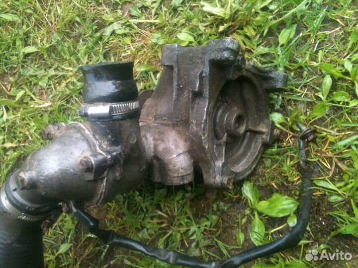 Мерседес 124 Помпа в сборе