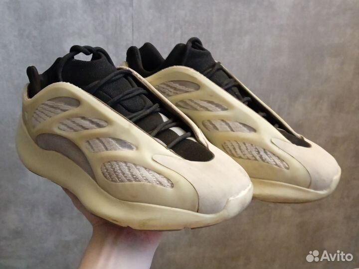 Adidas Yeezy boost 700 v3