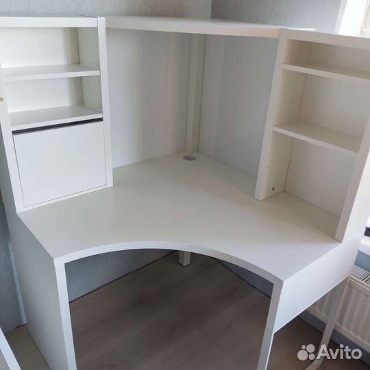 Стол угловой Микке IKEA